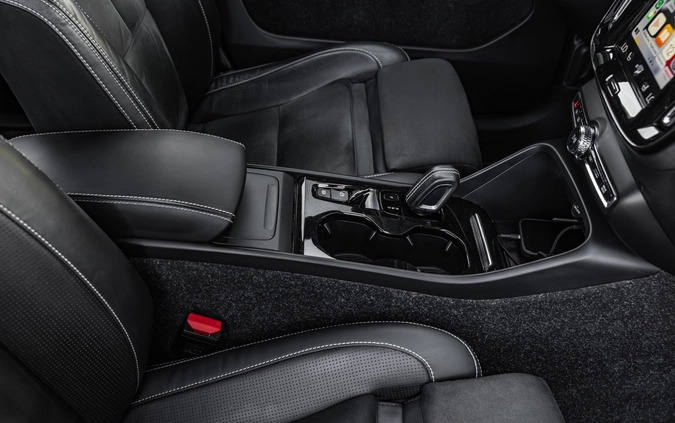 Volvo XC 40 cena 119900 przebieg: 147615, rok produkcji 2019 z Golub-Dobrzyń małe 781